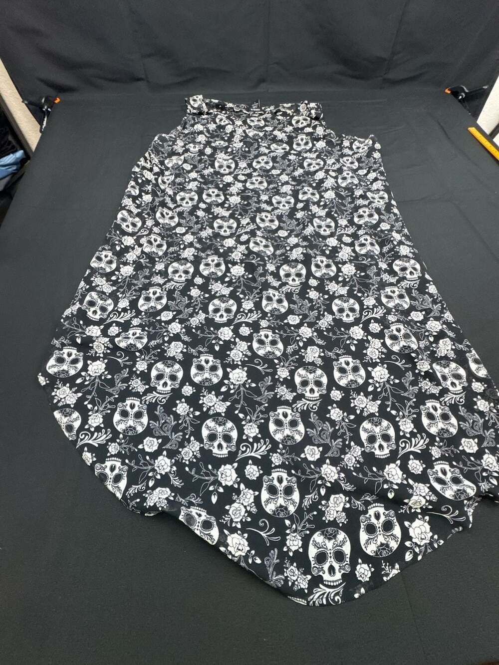 Torrid Skull Floral Tank Top Size 2 Black White Chiffon A-Line - Picture 7 of 7